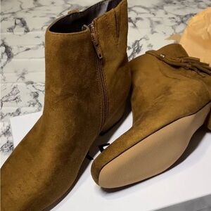 Women's Wide Comfortview
Booties